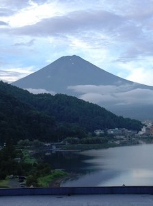 富士山　河口湖より